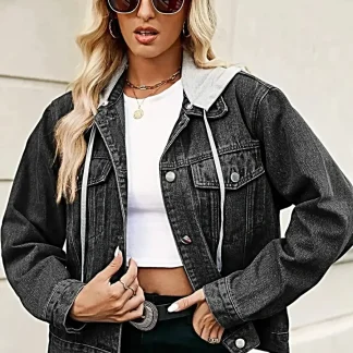 Jaqueta jeans de luxo com capuz, cordão e fechamento por botões – perfeita para qualquer ocasião.