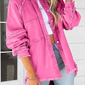 Jaqueta jeans feminina elegante com botões e barra desfiada - mistura de algodão, modelagem clássica.