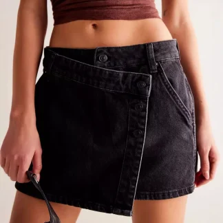 Saia-calça assimétrica de luxo em denim com botões frontais e bolsos - elegante mistura de algodão.