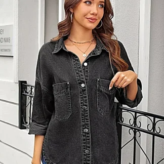 Jaqueta jeans vintage com fechamento por botões e bolsos funcionais - Estilo atemporal