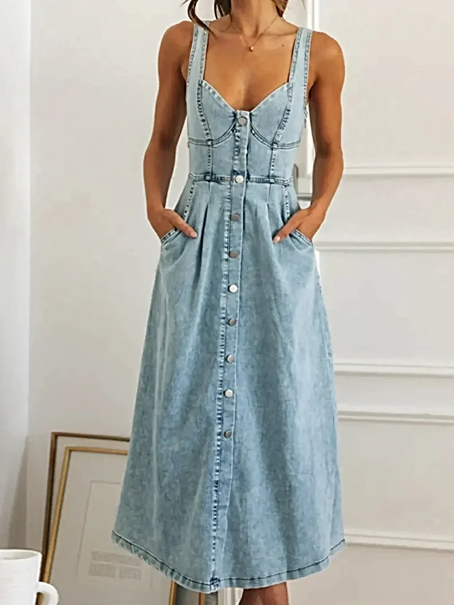 Vestido midi jeans com decote coração, botões frontais e bolsos - peça chique para o dia a dia.