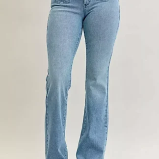 Calça jeans bootcut plus size estilosa com lavagem contrastante e bolsos frontais aplicados - Judy Blue