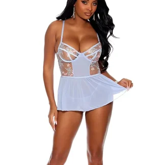 Babydoll em tule bordado com bojo com aro, alças ajustáveis e fio dental - Azul bebê