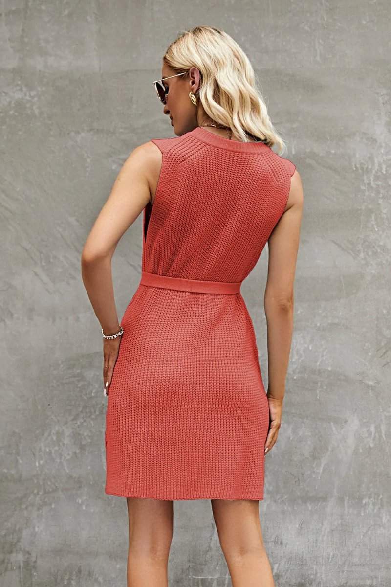 Vestido suéter de luxo sem mangas com decote redondo e fenda - 100% acrílico e levemente elástico para maior conforto. - Image 3