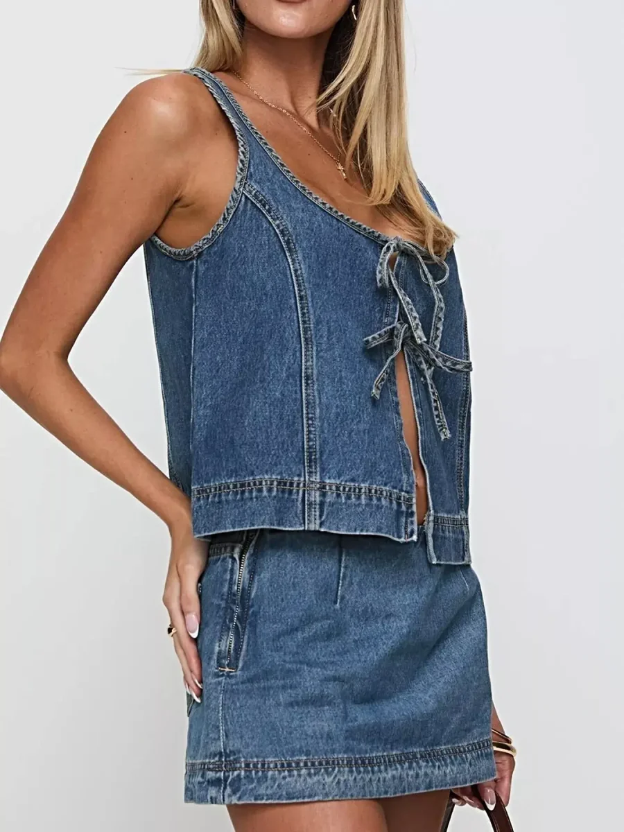 Look casual de verão: conjunto de regata e saia jeans com amarração frontal para um estilo descomplicado. - Image 3
