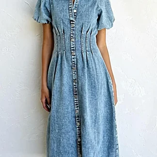 Vestido midi elegante em jeans com mangas bufantes e botões frontais - 80% algodão, estilo atemporal.