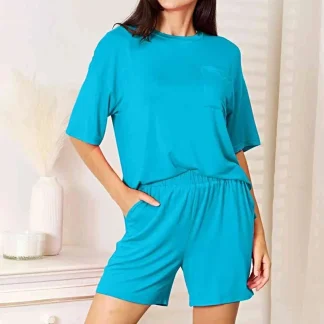 Look de verão confortável: Conjunto de duas peças em viscose macia, composto por blusa de manga curta e shorts, da Trendsi.