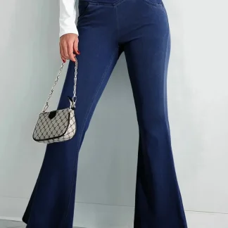 Eleve seu estilo com calças jeans flare de cintura alta - com bolsos, levemente elásticas e com caimento impecável.