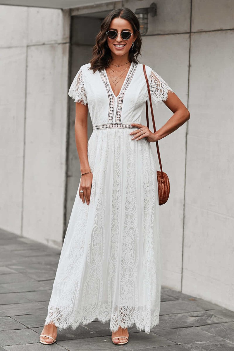 Vestido de renda com decote profundo e acabamento recortado - Image 6