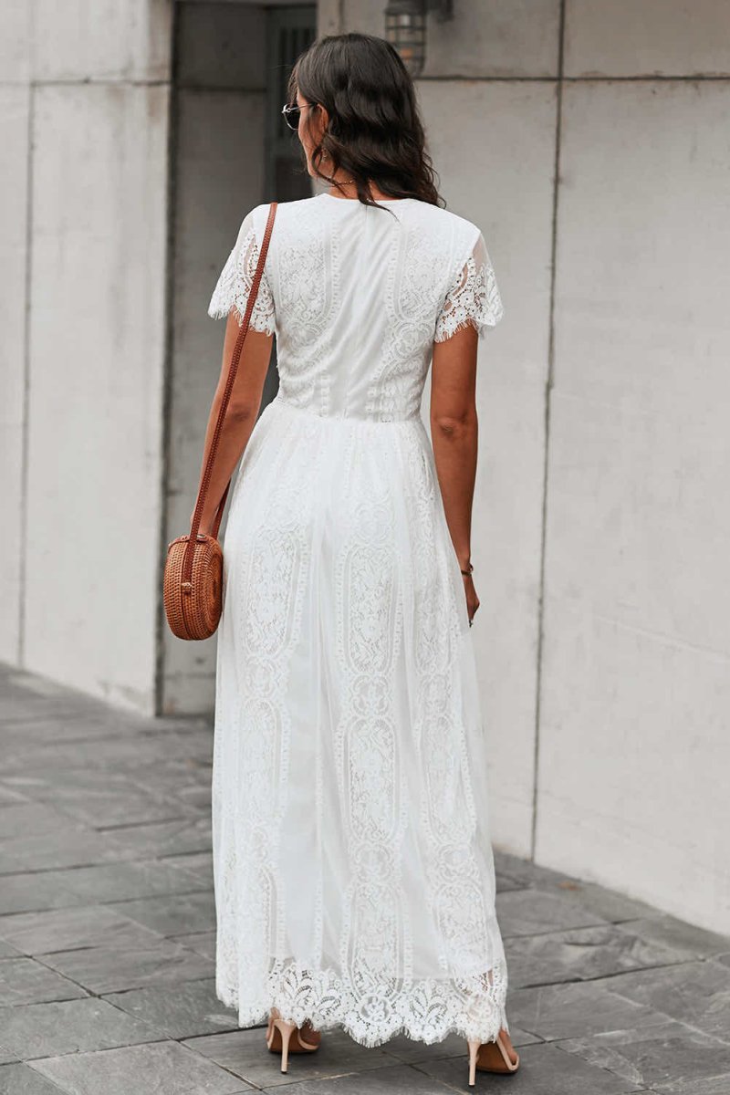 Vestido de renda com decote profundo e acabamento recortado - Image 7