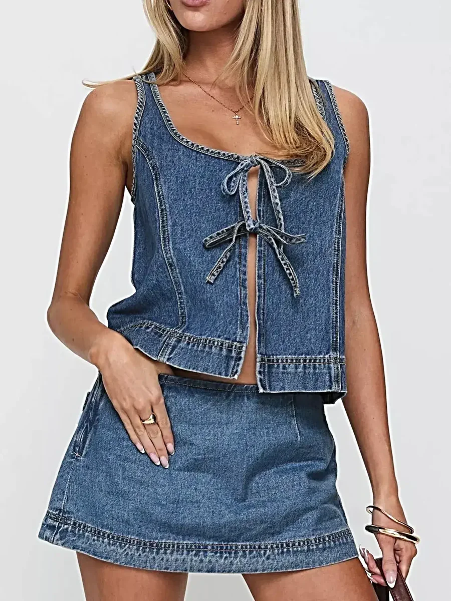 Look casual de verão: conjunto de regata e saia jeans com amarração frontal para um estilo descomplicado. - Image 2