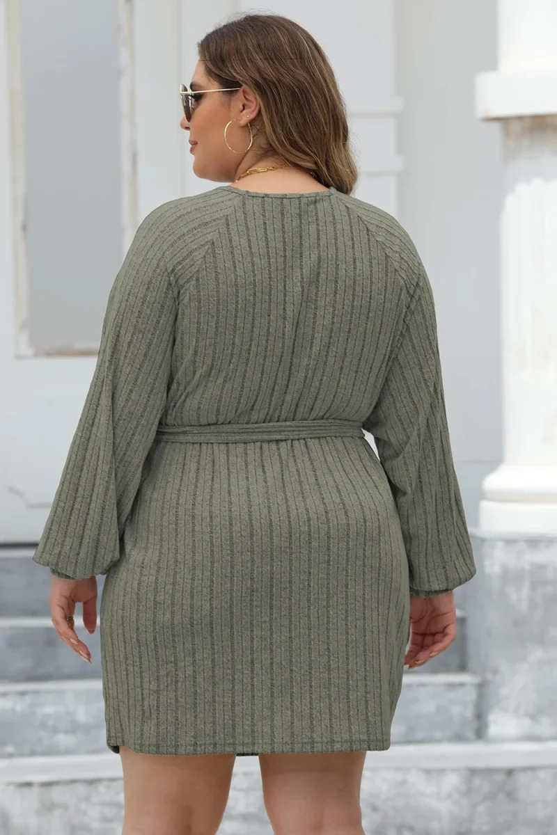 Vestido suéter plus size com nervuras e amarração frontal e manga comprida - Image 8